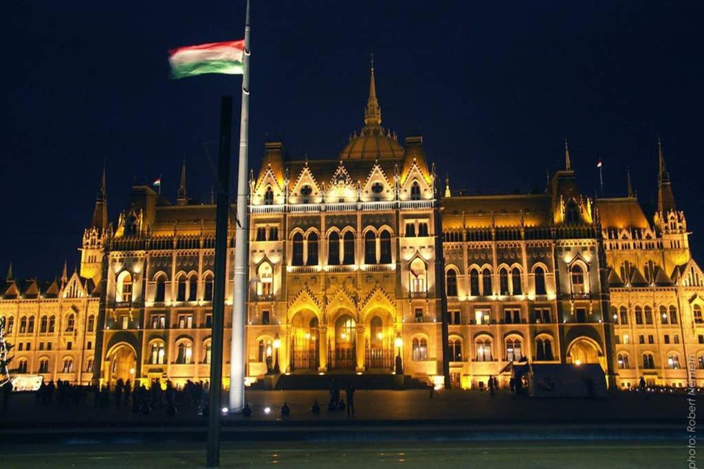 Nice And Cozy Apartment Next To The Parliament Budapest Ngoại thất bức ảnh