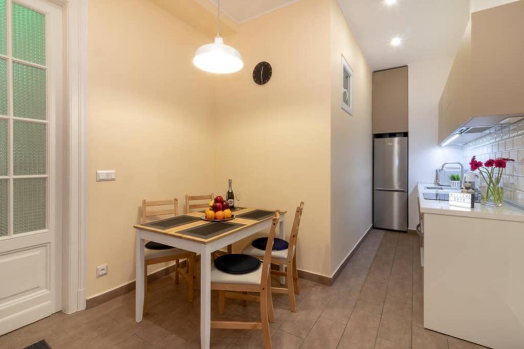 Nice And Cozy Apartment Next To The Parliament Budapest Ngoại thất bức ảnh